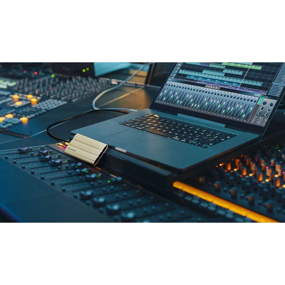 Samsung T7 Shield 4TB USB 3.2 Portable SSD - Black 7 Samsung T7 Shield 4TB USB 3.2 Portable SSD - Black - Image 7