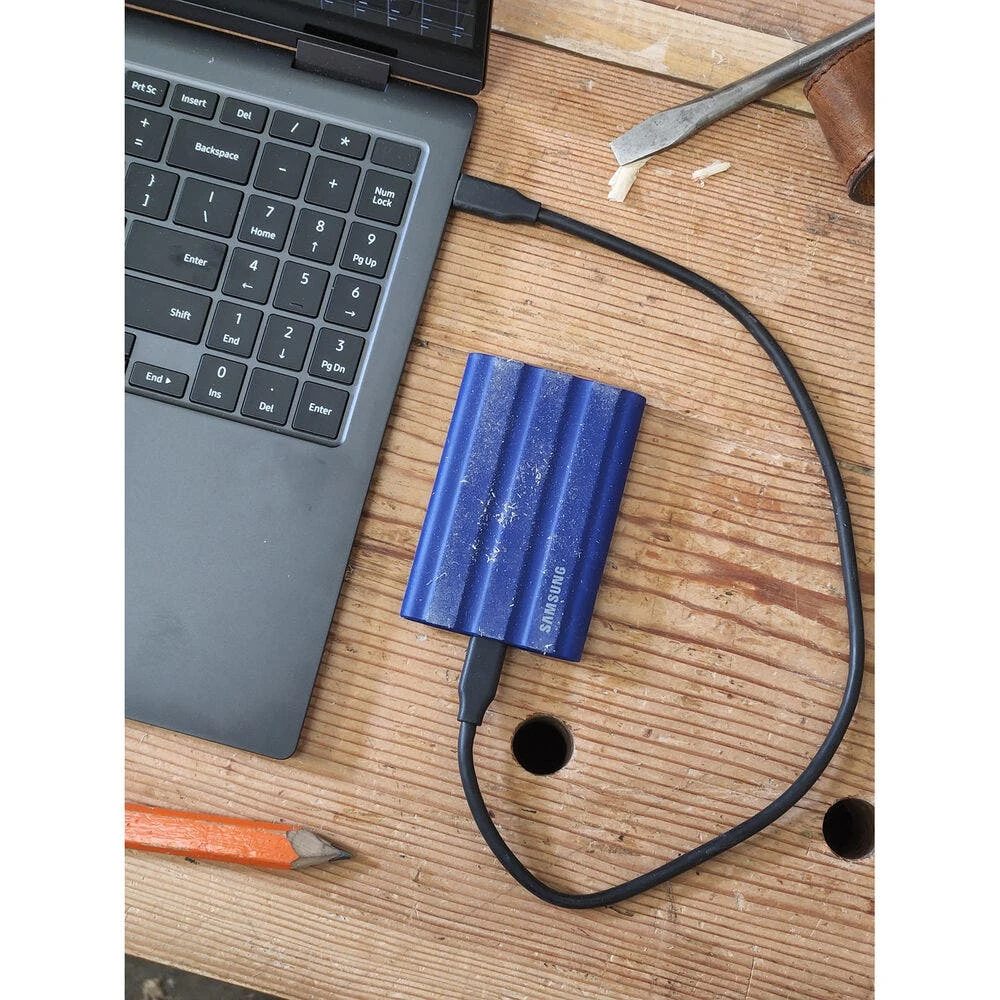 Samsung T7 Shield 4TB USB 3.2 Portable SSD - Black 8 Samsung T7 Shield 4TB USB 3.2 Portable SSD - Black - Image 8