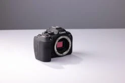 Canon® Canon EOS R7 Mirrorless Camera (Body Only) 14 Canon® Canon EOS R7 Mirrorless Camera (Body Only) -Nikon Shop 2022 04 13 canon eos r7 200 of 258