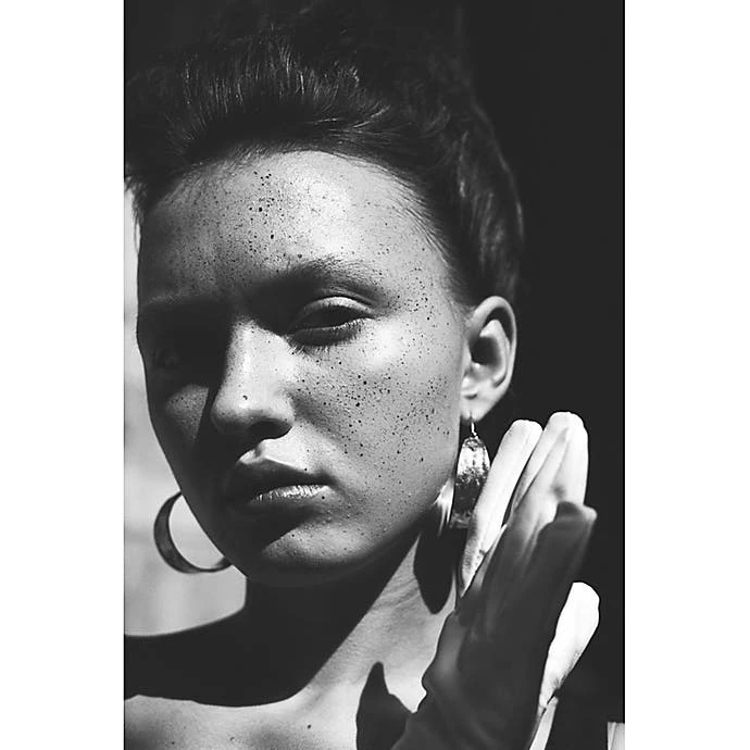 Lomography B&W Babylon Kino 13 / 35mm Film - 36 Exposures 2 Lomography B&W Babylon Kino 13 / 35mm Film - 36 Exposures - Image 2